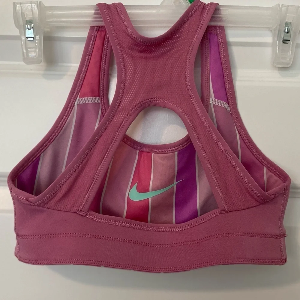 Nike Reversible Sports Bra Stripe /Solid Pink Size L